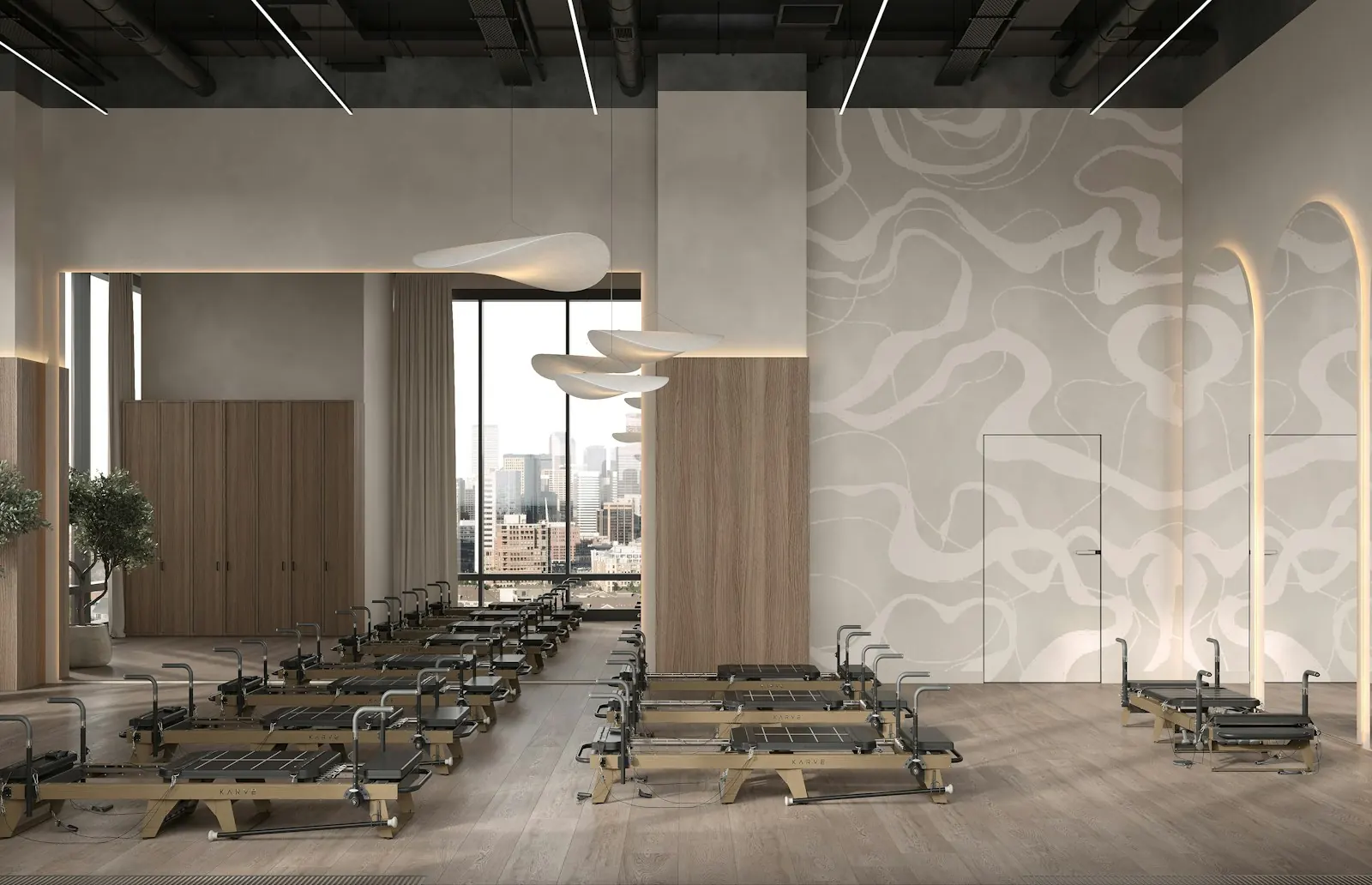 Reformer sıralarıyla stüdyo salonu